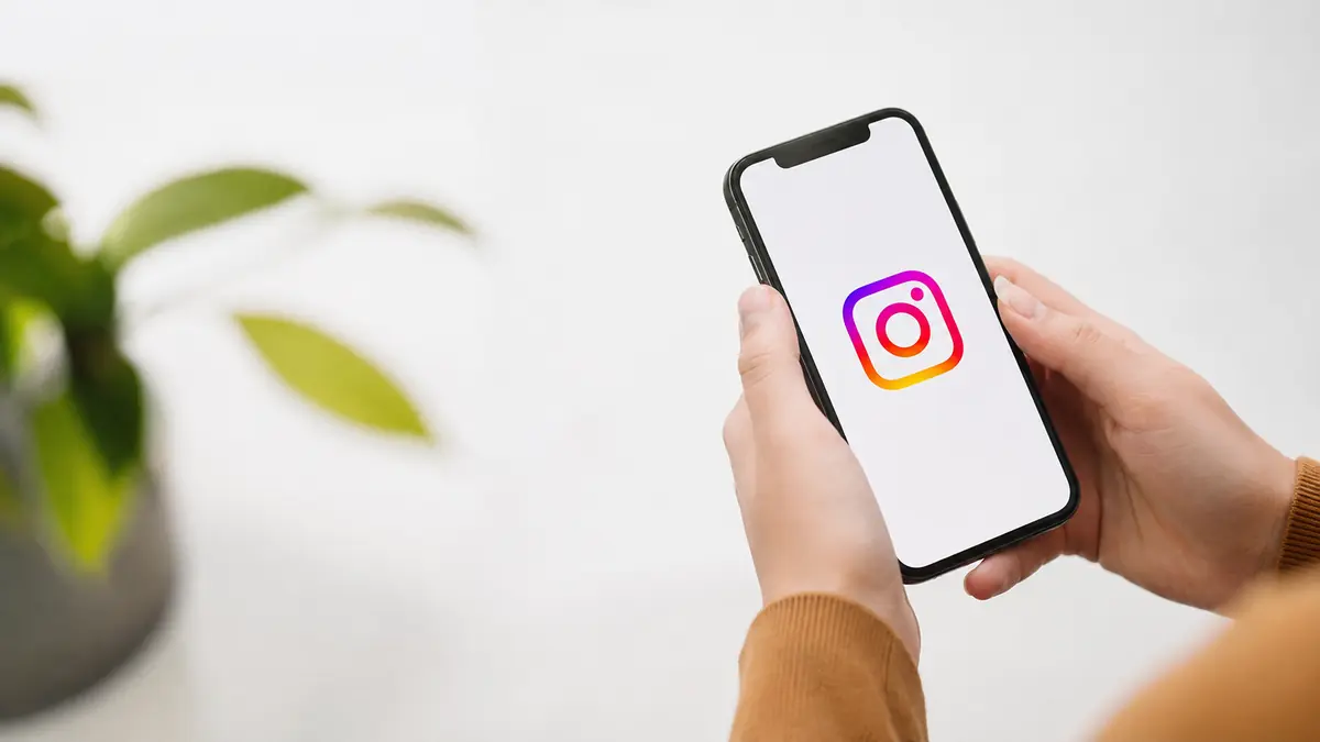 diferença entre mencionar e marcar no Instagram